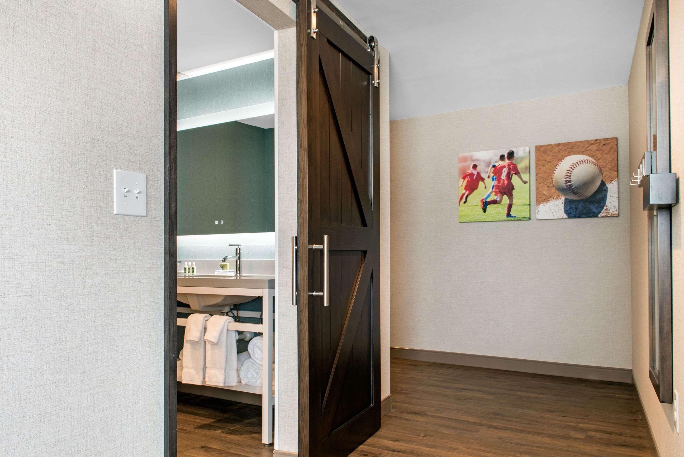 Wyndham Westfield Hotel Luaran gambar