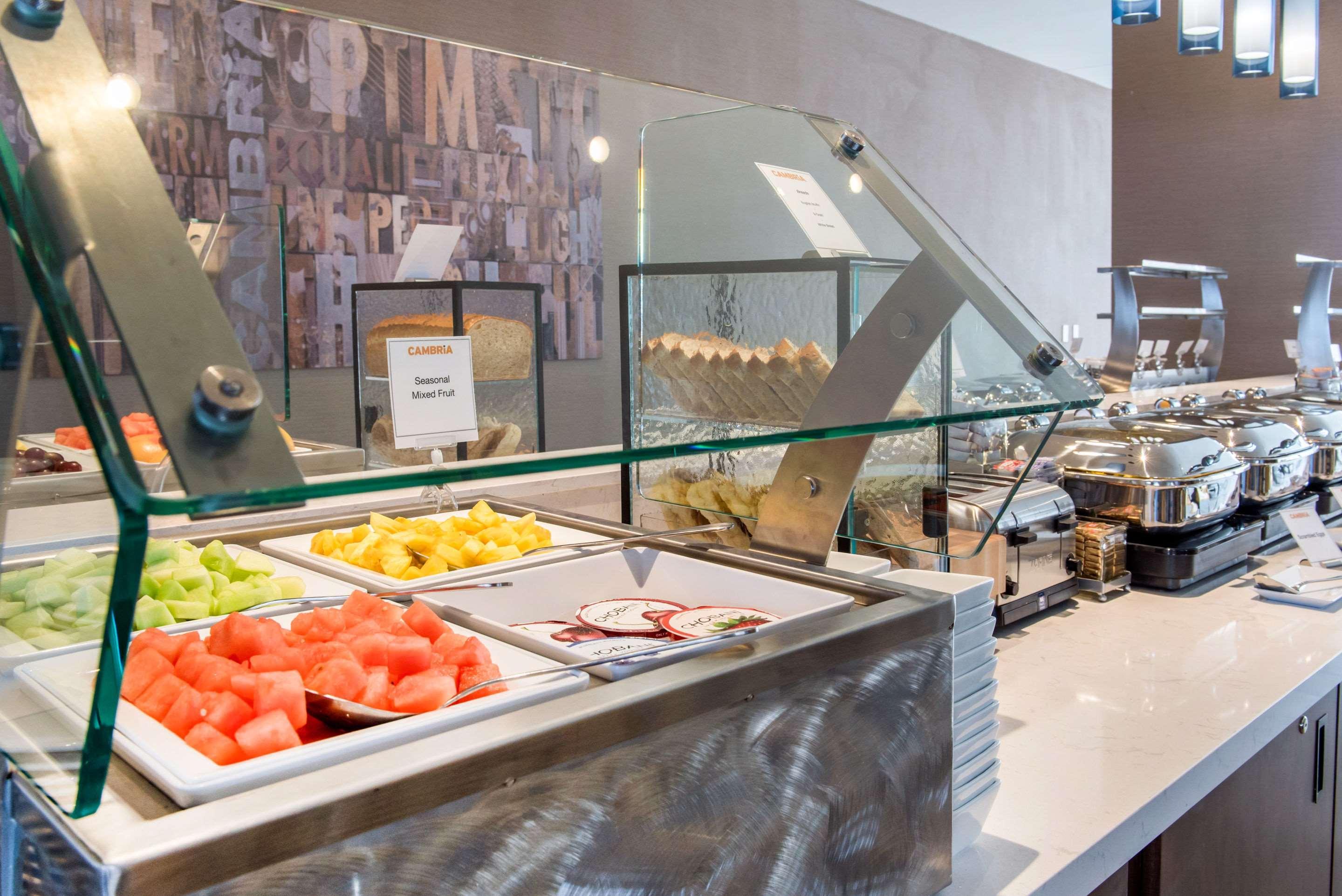 Wyndham Westfield Hotel Luaran gambar