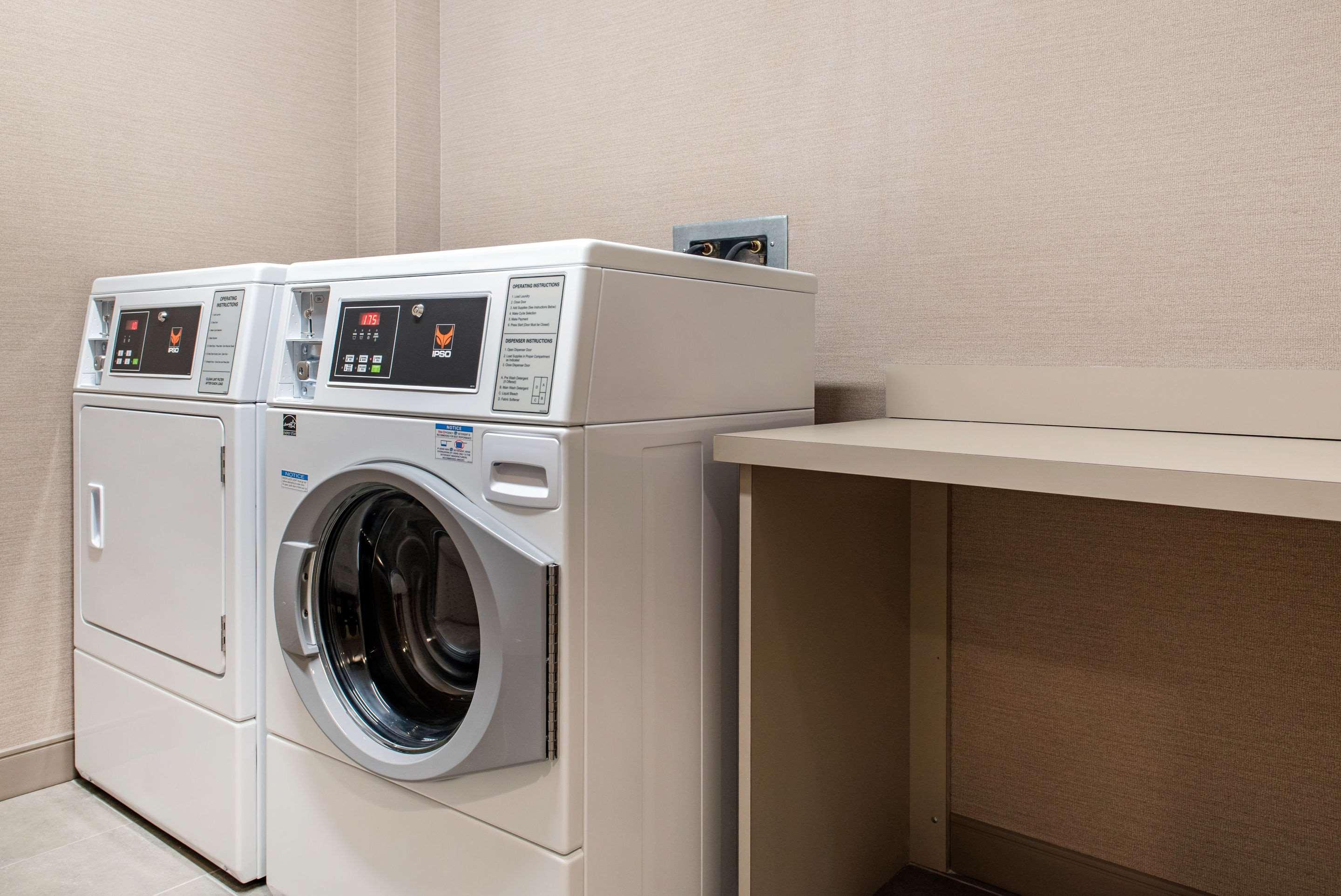 Wyndham Westfield Hotel Luaran gambar